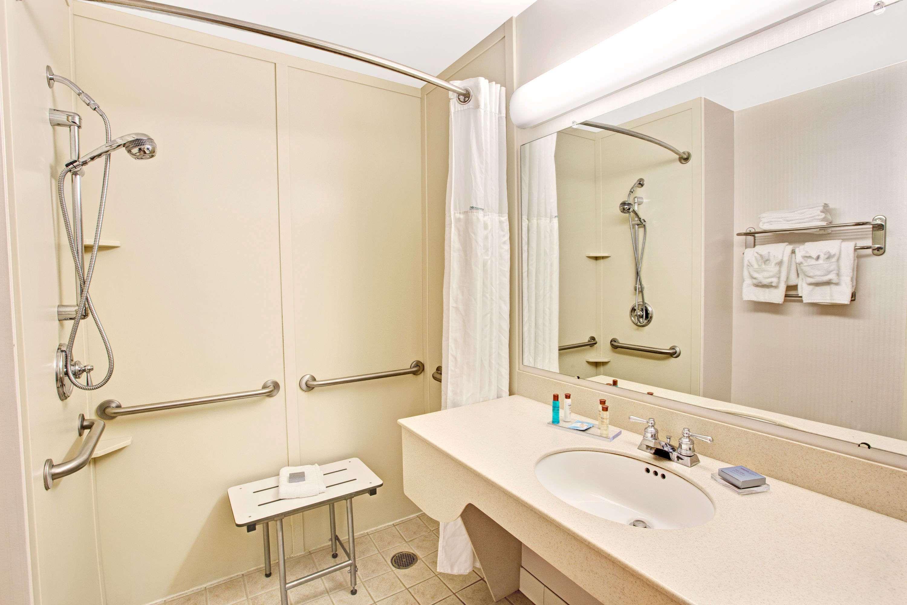 La Quinta Inn & Suites By Wyndham Муурсвил Екстериор снимка
