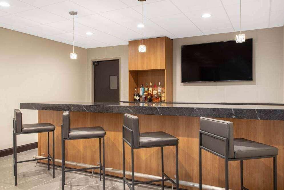 La Quinta Inn & Suites By Wyndham Муурсвил Ресторант снимка