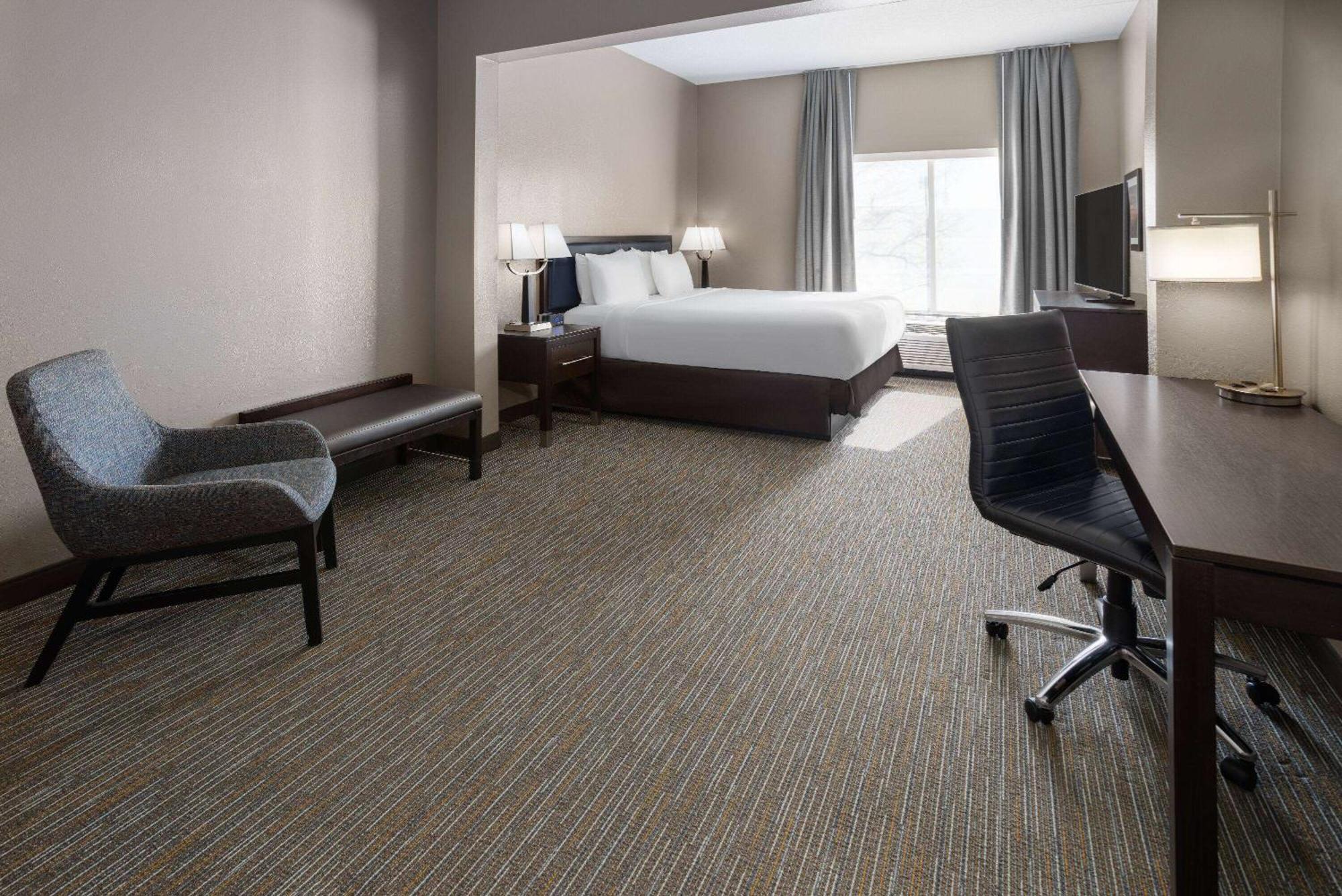 La Quinta Inn & Suites By Wyndham Муурсвил Екстериор снимка