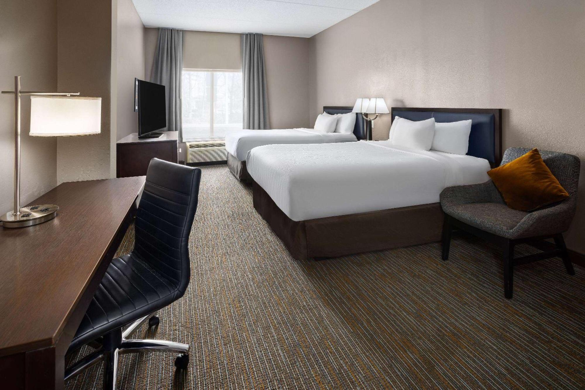 La Quinta Inn & Suites By Wyndham Муурсвил Екстериор снимка