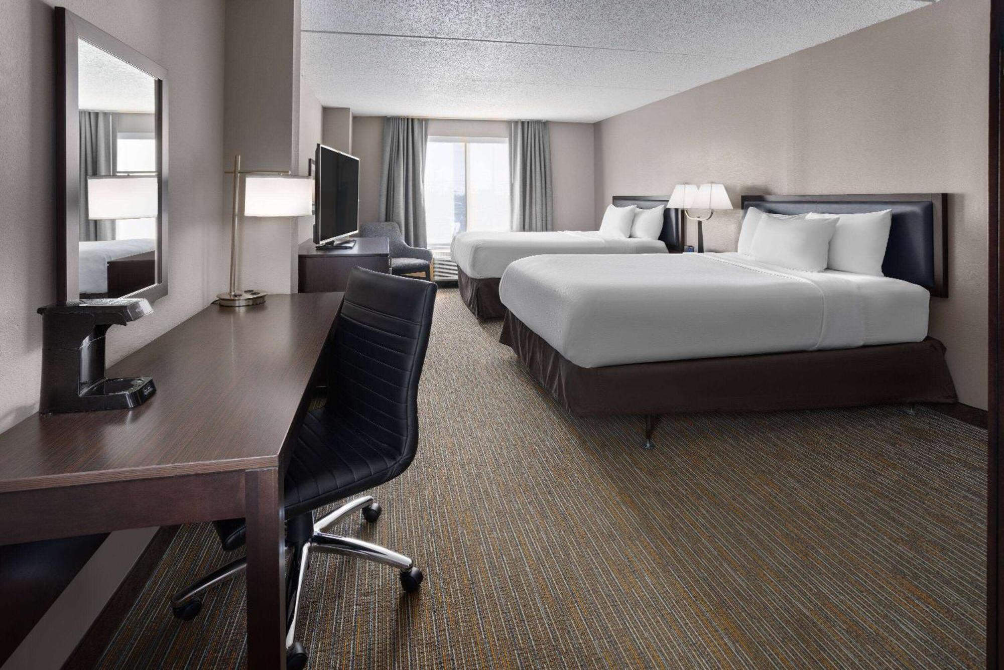 La Quinta Inn & Suites By Wyndham Муурсвил Екстериор снимка