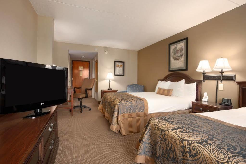 La Quinta Inn & Suites By Wyndham Муурсвил Екстериор снимка