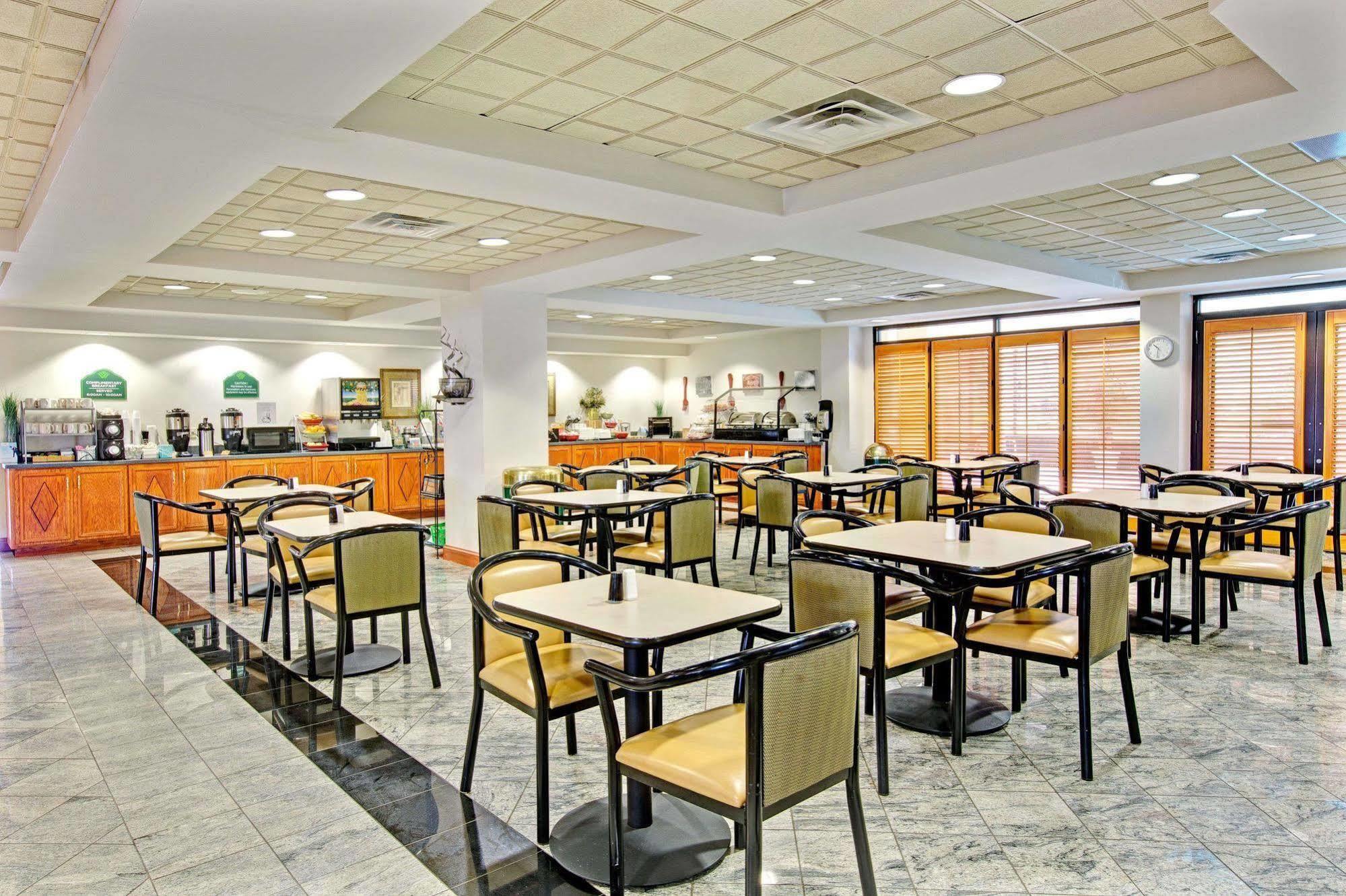 La Quinta Inn & Suites By Wyndham Муурсвил Екстериор снимка