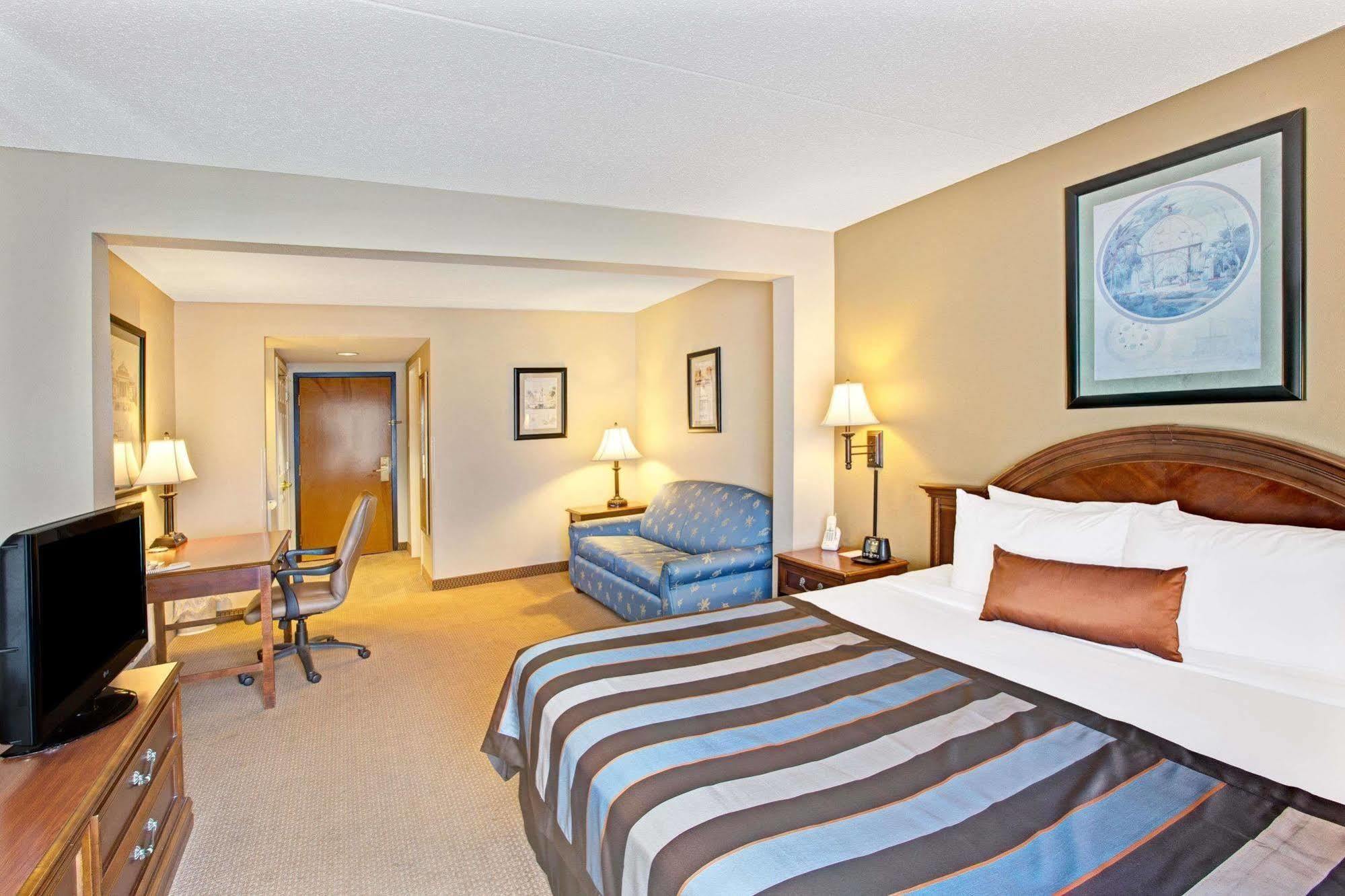La Quinta Inn & Suites By Wyndham Муурсвил Екстериор снимка