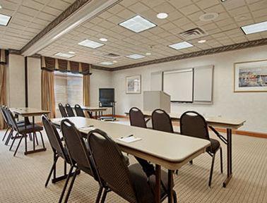 La Quinta Inn & Suites By Wyndham Муурсвил Съоръжения снимка